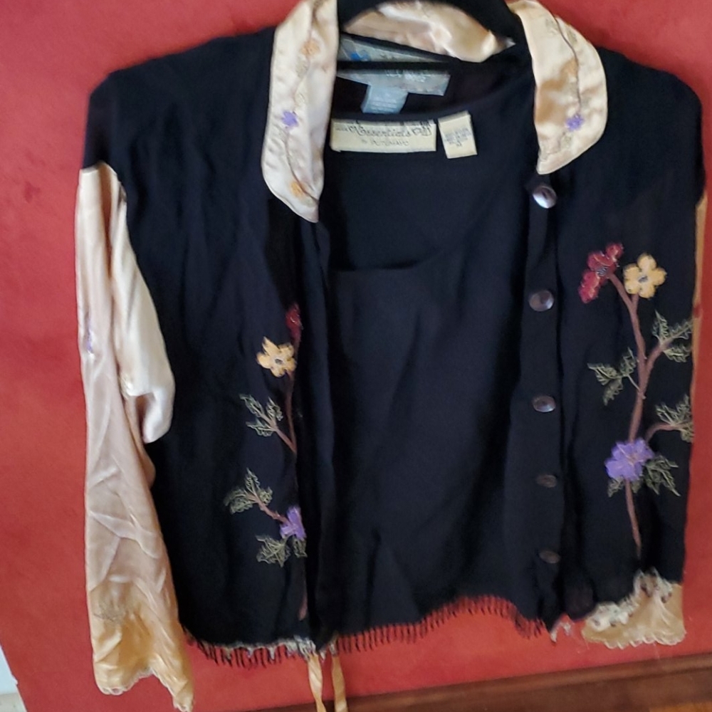 Beautiful 4 pieces skirt, shell, jacket & purse